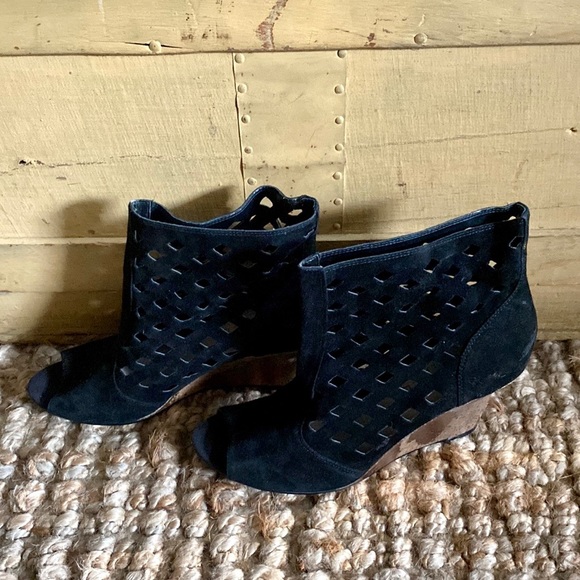 RACHEL RACHEL ROY SUEDE LEATHER BOOT BLACK CUTOUT WEDGE BOOTIES 9 M - Picture 10 of 11